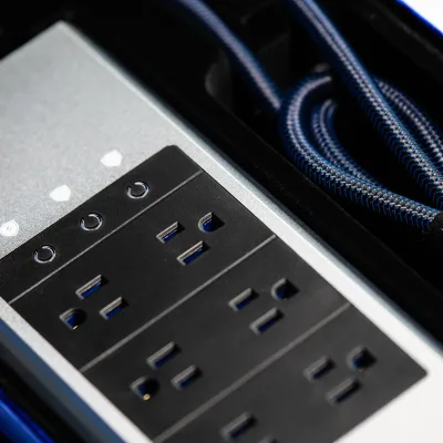 V Series \ Power 6コンセント With Omniport USB