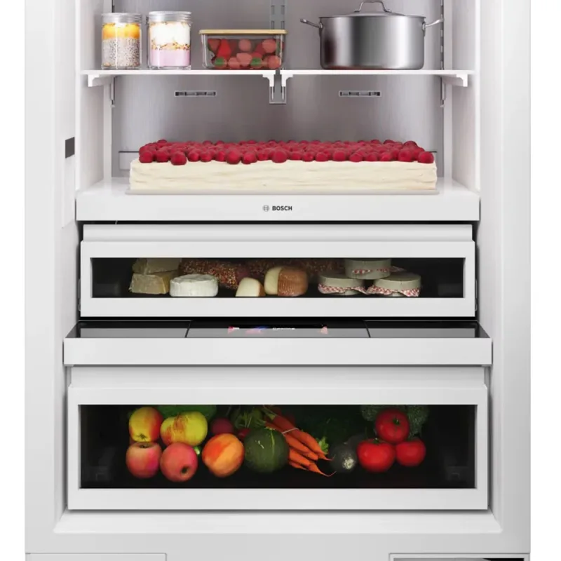 Frigorífico Benchmark® de 16,5 pies cúbicos y 30'' de ancho integrado con congelador inferior y bisagra plana Softclose®
