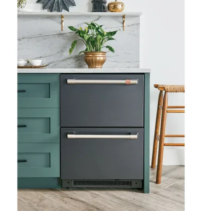 Frigorífico compacto de doble cajón de 5,7 pies cúbicos en negro mate con controles electrónicos