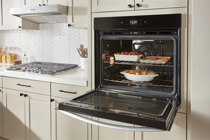 Horno de pared individual con autolimpieza de 4,3 pies cúbicos en blanco